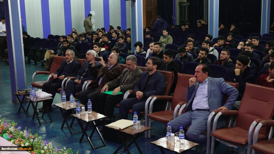 در پردیس شهید مدرس سنندج برگزار شد؛

نشست پرسش و پاسخ مسئولین گزینش استان کردستان با دانشجو معلمان  3