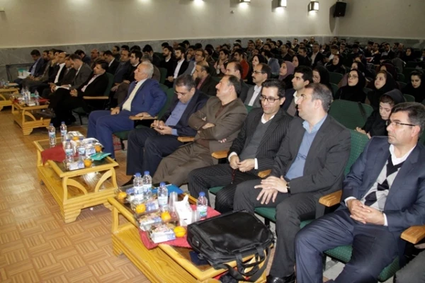 در مراسم استانی هفته پژوهش اداره کل آموزش و پرورش انجام شد؛

تجلیل از 5 نفر از دانشجو معلمان پژوهشگر دانشگاه فرهنگیان استان کردستان 2