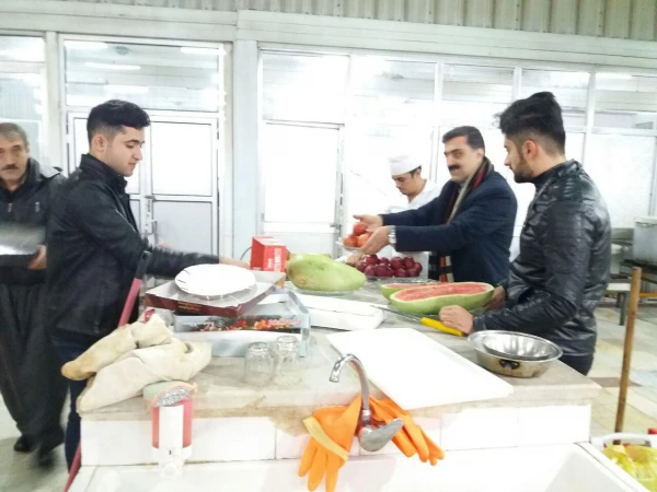 در پردیس شهید مدرس برگزار شد؛

سفره ارایی شب یلدا در دانشگاه فرهنگیان استان کردستان 3