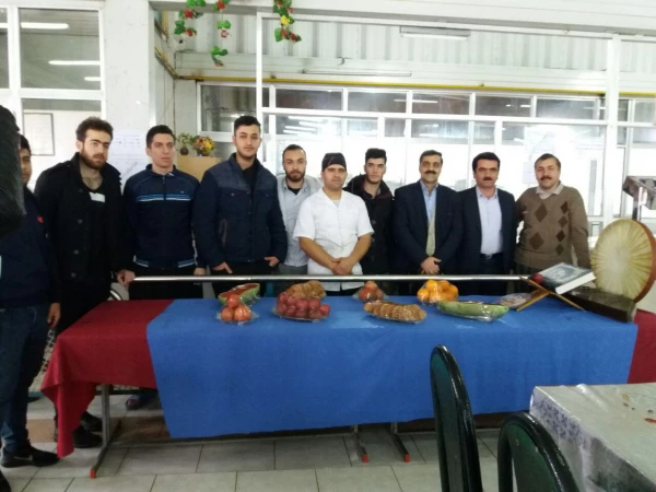 در پردیس شهید مدرس برگزار شد؛

سفره ارایی شب یلدا در دانشگاه فرهنگیان استان کردستان 4