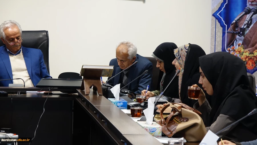 با حضور دکتر معروفی برگزار شد؛

جلسه اعضای شورای صنفی پردیس های دانشگاه فرهنگیان استان کردستان 6