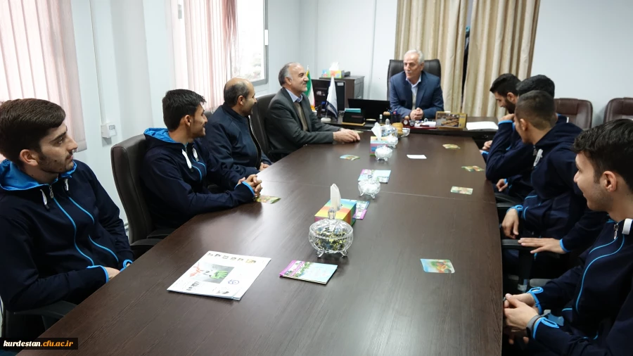 در مدیریت استانی دانشگاه فرهنگیان کردستان برگزار شد؛ 

دیدار تیم دانشجو معلمان اعزامی به دومین جشنواره کشوری ورزش های همگانی  با دکتر معروفی 
 8