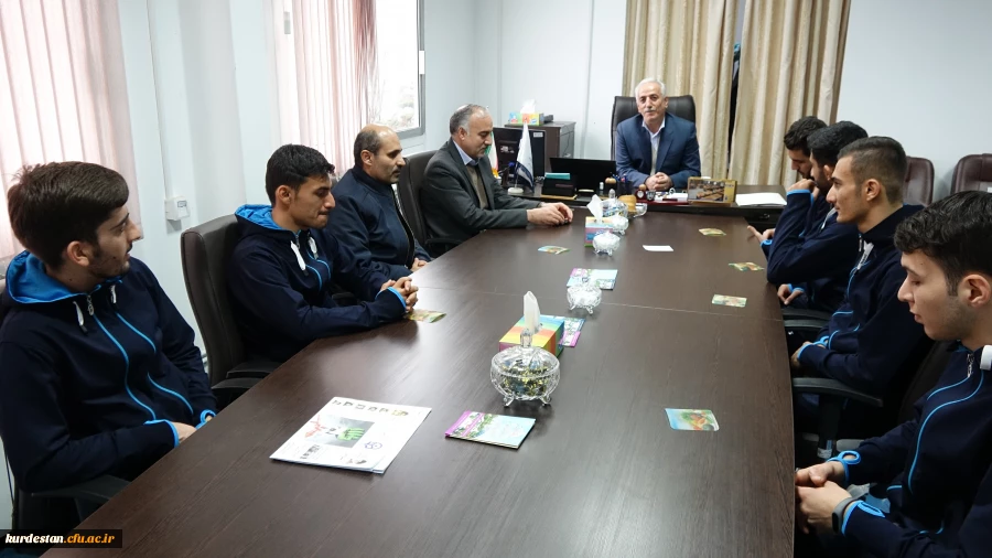 در مدیریت استانی دانشگاه فرهنگیان کردستان برگزار شد؛ 

دیدار تیم دانشجو معلمان اعزامی به دومین جشنواره کشوری ورزش های همگانی  با دکتر معروفی 
 7