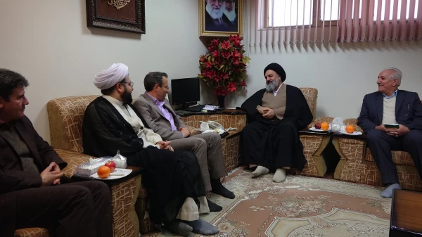 در محل دفتر حضرت آیت الله حسینی شاهرودی انجام شد؛

دیدار دکتر طاهری نیا با نماینده ولی فقیه در استان کردستان 
 4