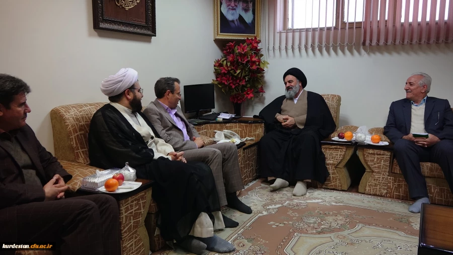 در محل دفتر حضرت آیت الله حسینی شاهرودی انجام شد؛

دیدار دکتر طاهری نیا با نماینده ولی فقیه در استان کردستان 
 4