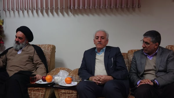 در محل دفتر حضرت آیت الله حسینی شاهرودی انجام شد؛

دیدار دکتر طاهری نیا با نماینده ولی فقیه در استان کردستان 
 6