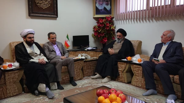 در محل دفتر حضرت آیت الله حسینی شاهرودی انجام شد؛

دیدار دکتر طاهری نیا با نماینده ولی فقیه در استان کردستان 
 3