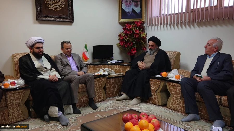 در محل دفتر حضرت آیت الله حسینی شاهرودی انجام شد؛

دیدار دکتر طاهری نیا با نماینده ولی فقیه در استان کردستان 
 3