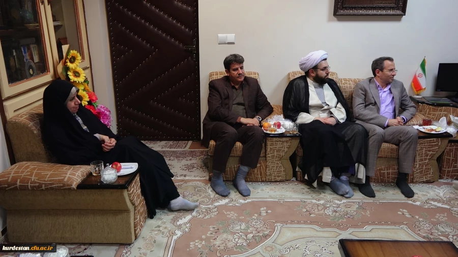 در محل دفتر حضرت آیت الله حسینی شاهرودی انجام شد؛

دیدار دکتر طاهری نیا با نماینده ولی فقیه در استان کردستان 
 8