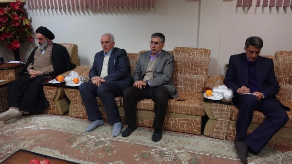 در محل دفتر حضرت آیت الله حسینی شاهرودی انجام شد؛

دیدار دکتر طاهری نیا با نماینده ولی فقیه در استان کردستان 
 9