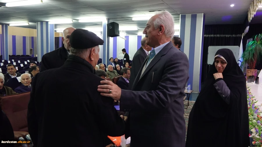 رئیس دانشگاه فرهنگیان کردستان در مراسم نکوداشت تربیت معلم عنوان کرد:

با تلاش مسئولین و حضور رهبری در دانشگاه فرهنگیان، تربیت معلم کشور، از مهجوریت و مظلومیت خارج شد و به گفتمان عمومی جامعه تبدیل شد. 9