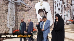 با حضور در یادمان شهدای گمنام سنندج؛

ادای احترام دکتر علی محمدی به شهدای گمنام سنندج  
 10