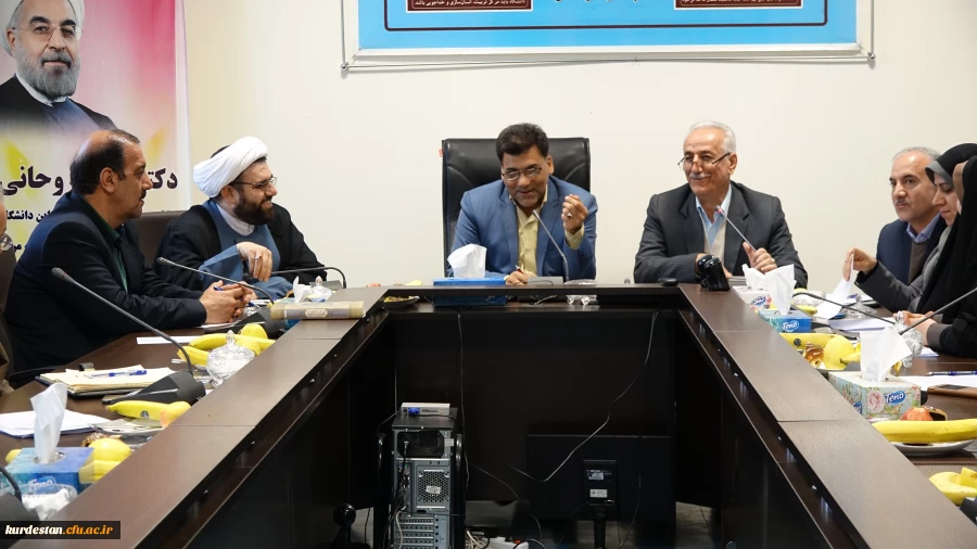 در سالن جلسات مدیریت استانی ؛

با حضور دکتر محمدی جلسه شورای فرهنگی دانشگاه فرهنگیان کردستان برگزار شد 6