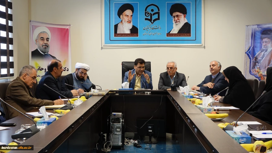 در سالن جلسات مدیریت استانی ؛

با حضور دکتر محمدی جلسه شورای فرهنگی دانشگاه فرهنگیان کردستان برگزار شد 5