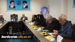 در سالن جلسات مدیریت استانی ؛

با حضور دکتر محمدی جلسه شورای فرهنگی دانشگاه فرهنگیان کردستان برگزار شد 4