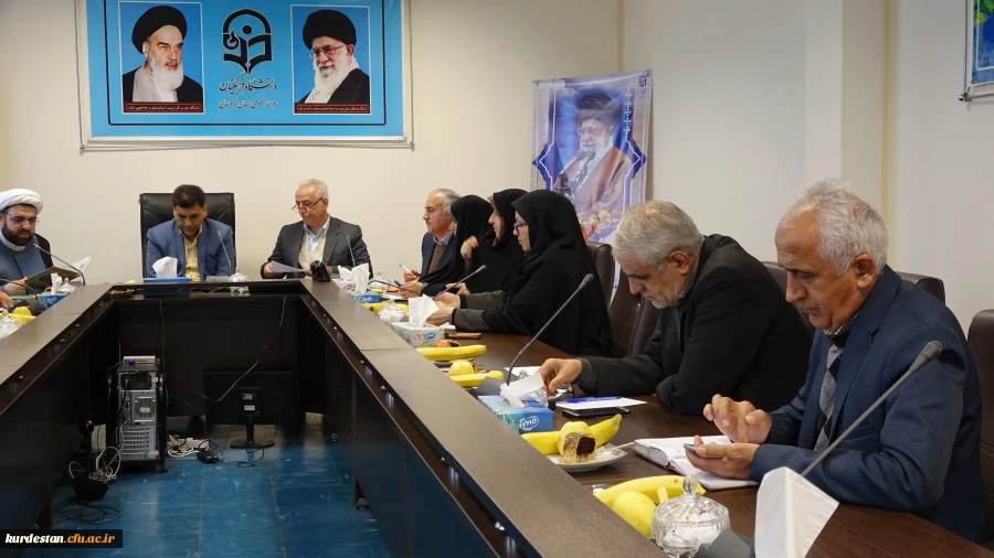 در سالن جلسات مدیریت استانی ؛

با حضور دکتر محمدی جلسه شورای فرهنگی دانشگاه فرهنگیان کردستان برگزار شد 4