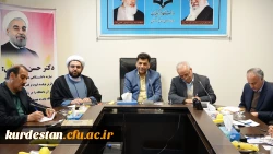 در سالن جلسات مدیریت استانی ؛

با حضور دکتر محمدی جلسه شورای فرهنگی دانشگاه فرهنگیان کردستان برگزار شد 10