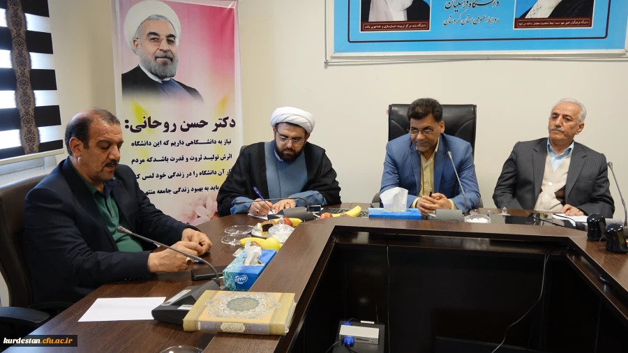 در سالن جلسات مدیریت استانی ؛

با حضور دکتر محمدی جلسه شورای فرهنگی دانشگاه فرهنگیان کردستان برگزار شد 9