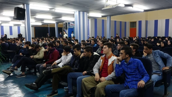 به روایت تصویر؛

یادواره 23 شهید دانشگاه فرهنگیان کردستان  10