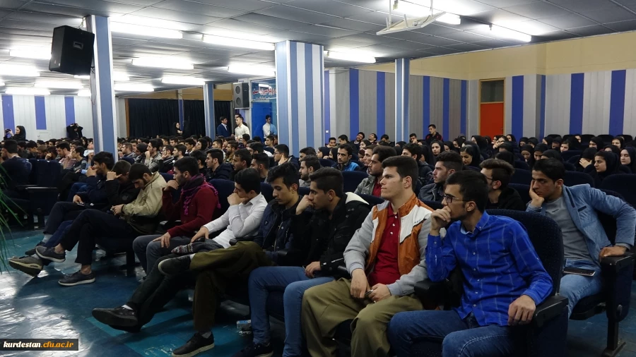 به روایت تصویر؛

یادواره 23 شهید دانشگاه فرهنگیان کردستان  10