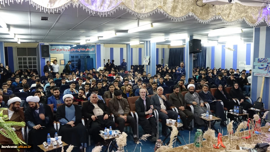 به روایت تصویر؛

یادواره 23 شهید دانشگاه فرهنگیان کردستان  17