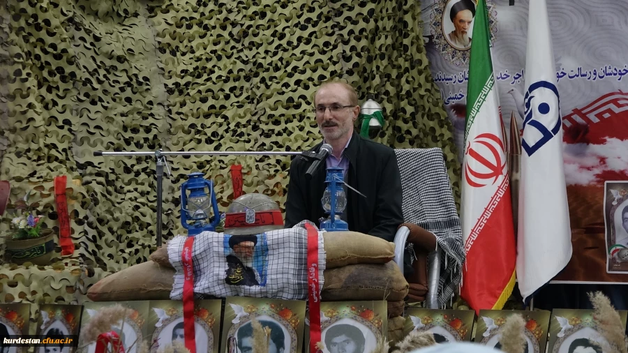 به روایت تصویر؛

یادواره 23 شهید دانشگاه فرهنگیان کردستان  18