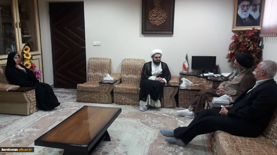 در محل دفتر حضرت آیت الله حسینی شاهرودی انجام شد ؛

دیدار دکتر معروفی با نماینده ولی فقیه در استان کردستان 2