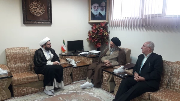 در محل دفتر حضرت آیت الله حسینی شاهرودی انجام شد ؛

دیدار دکتر معروفی با نماینده ولی فقیه در استان کردستان 3