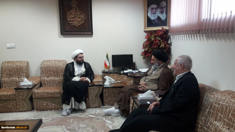 در محل دفتر حضرت آیت الله حسینی شاهرودی انجام شد ؛

دیدار دکتر معروفی با نماینده ولی فقیه در استان کردستان 4