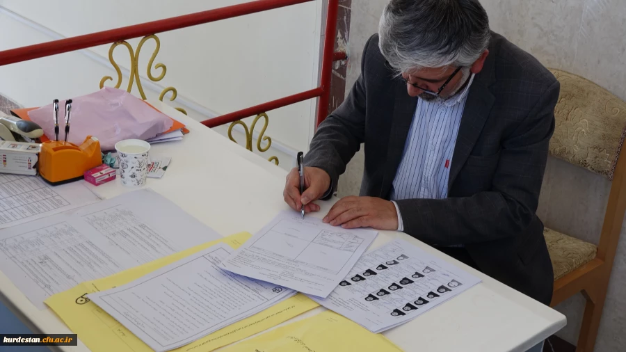 بازدید دکتر سمیعی از روند برگزاری امتحانات پردیس های  دانشگاه فرهنگیان استان کردستان 12