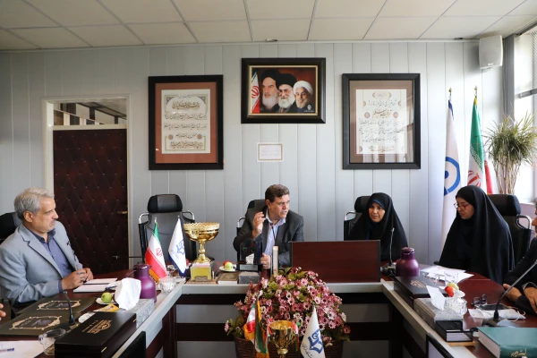 با حضور دکتر خنیفر در شورای دانشگاه فرهنگیان انجام شد؛

تقدیر از حمایت های دکتر معروفی درکسب مقام اول دومین جشنواره کشوری ورزش های همگانی دانشجو معلمان 6