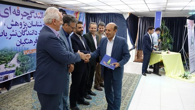 آیین تجلیل از برگزیدگان نکوداشت یکصد سال تربیت معلم در ایران در دانشگاه فرهنگیان کردستان برگزار گردید 12