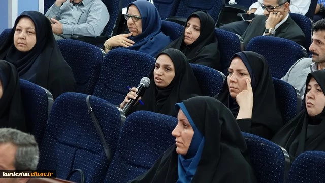 جلسه پرسش و پاسخ کارشناسان پژوهش، کتابداران و گردانندگان نشریات دانشگاه فرهنگیان 6