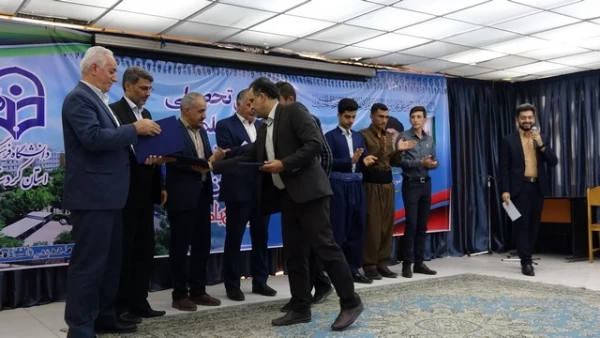 برای حل مشکلات جامعه تعلیم و تربیت باید راه کارهای ابتکاری خلق شود  11