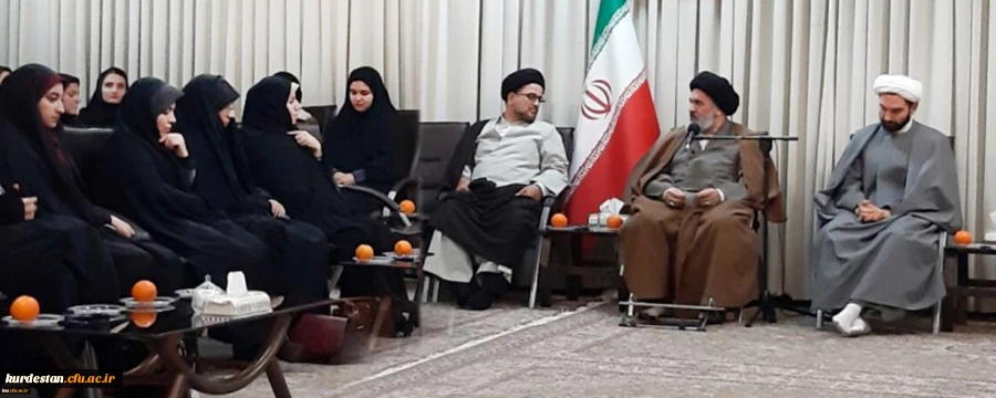 دیدار جمعی از فعالان دانشجویی و فرزندان شاهد و ایثارگر پردیس بنت الهدی صدر با آیت الله حسینی شاهرودی 2