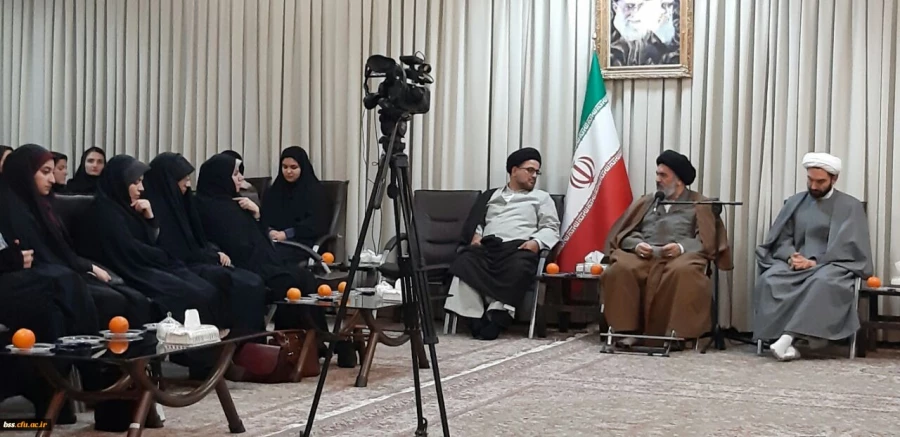 دیدار جمعی از فعالان دانشجویی و فرزندان شاهد و ایثارگر پردیس بنت الهدی صدر با آیت الله حسینی شاهرودی 3