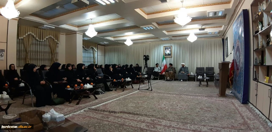 دیدار جمعی از فعالان دانشجویی و فرزندان شاهد و ایثارگر پردیس بنت الهدی صدر با آیت الله حسینی شاهرودی 4