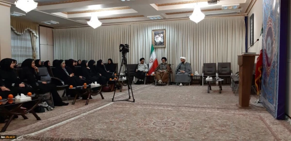 دیدار جمعی از فعالان دانشجویی و فرزندان شاهد و ایثارگر پردیس بنت الهدی صدر با آیت الله حسینی شاهرودی 5