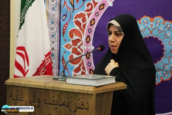 دیدار جمعی از فعالان دانشجویی و فرزندان شاهد و ایثارگر پردیس بنت الهدی صدر با آیت الله حسینی شاهرودی 7