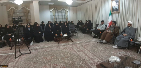 دیدار جمعی از فعالان دانشجویی و فرزندان شاهد و ایثارگر پردیس بنت الهدی صدر با آیت الله حسینی شاهرودی 8