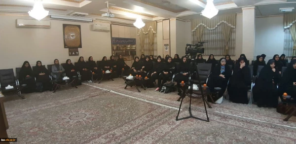 دیدار جمعی از فعالان دانشجویی و فرزندان شاهد و ایثارگر پردیس بنت الهدی صدر با آیت الله حسینی شاهرودی 9