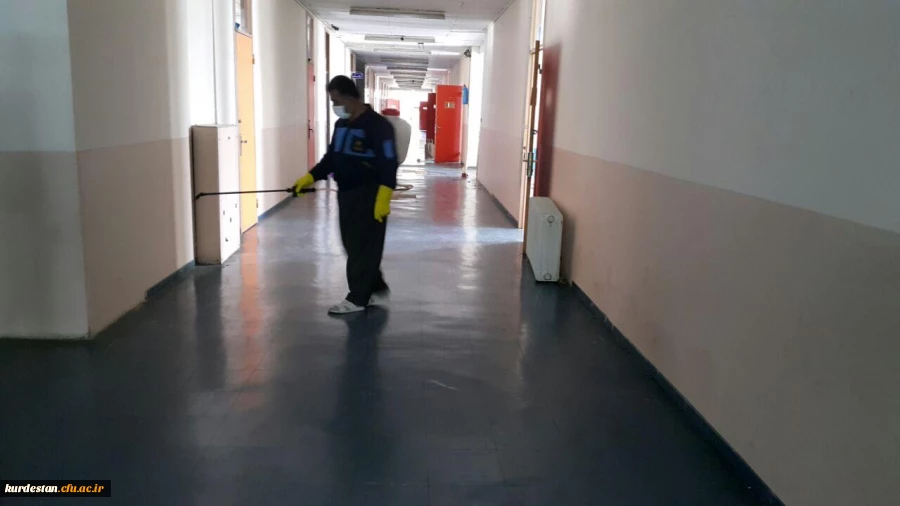 ضد عفونی مستمر فضاهای مختلف دانشگاه فرهنگیان کردستان ادامه دارد 10