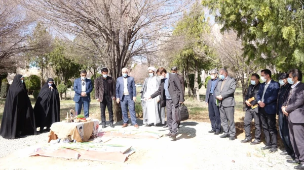 مراسم تجدید میثاق با شهداء و عطرافشانی و غبارروبی گلزار شهدای گمنام دانشگاه 7