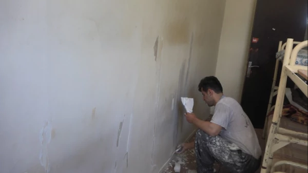 لکه گیری، رنگ آمیزی و آماده سازی سراهای دانشجویی 12