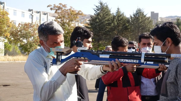 مسابقه تیراندازی با تفنگ بادی ویژه اساتید و کارکنان دانشگاه فرهنگیان کردستان 7