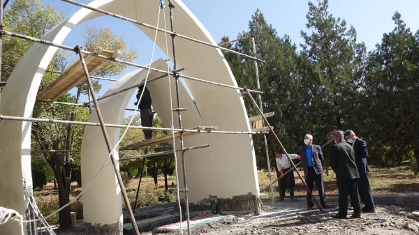 پیشرفت 80 درصدی ساخت المان مزار شهدای گمنام دانشگاه 5