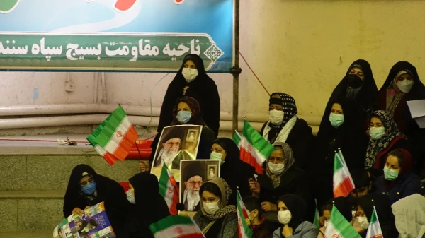 جشن بزرگ  انقلاب در سالن آزادی سنندج 8