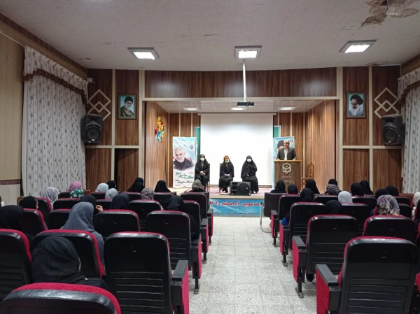 جلسه توجیهی دانشجویان جدید الورود دانشگاه برگزار شد. 2