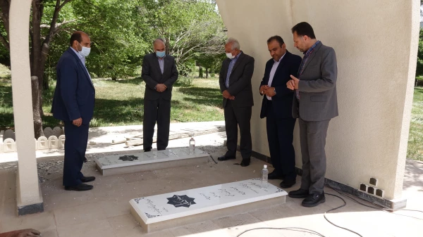 عطر افشانی و غبار روبی مزار شهدای گمنام دانشگاه فرهنگیان کردستان 6