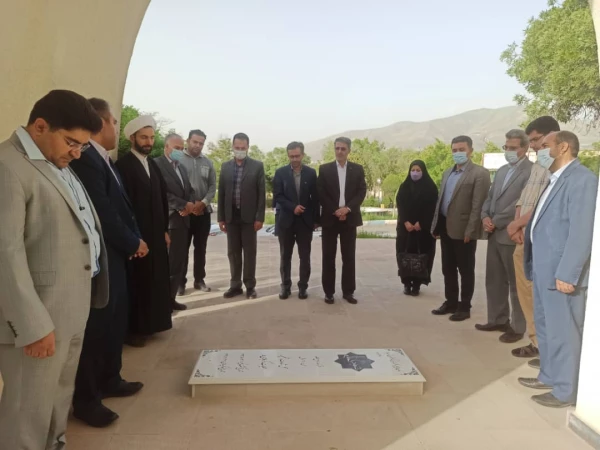 عطر افشانی و غبار روبی مزار شهدای گمنام دانشگاه فرهنگیان کردستان 7